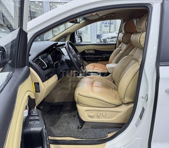 Kia Carnival-10