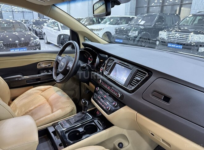 Kia Carnival-9