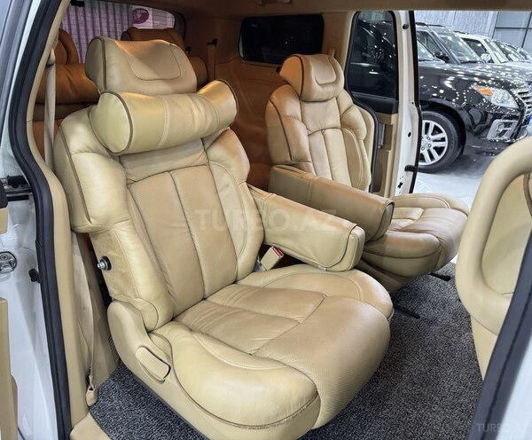 Kia Carnival-12