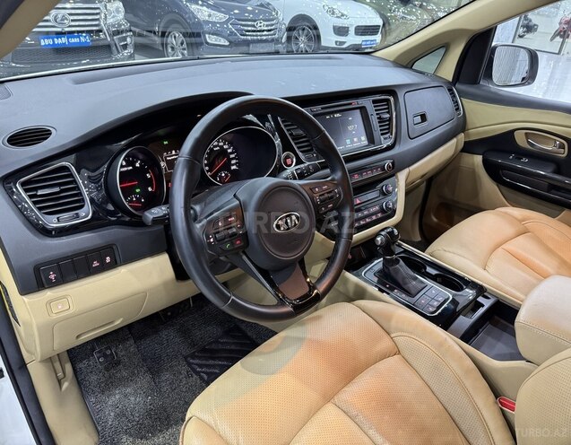 Kia Carnival-8