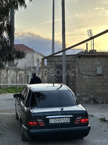 Mercedes E 230 1995, 517,000 km - 2.3 l - Bakı