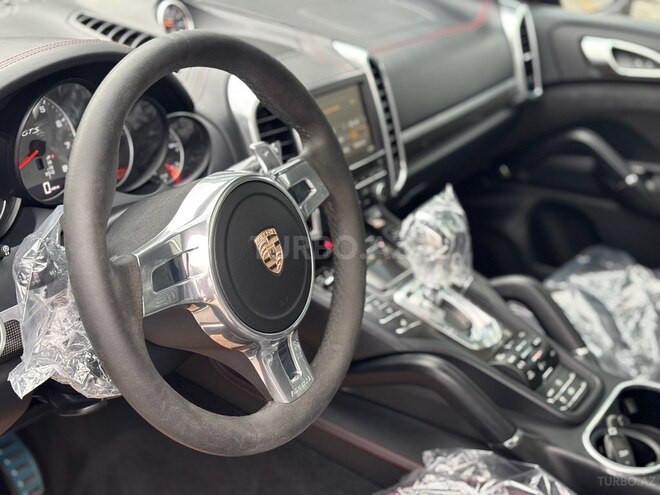 Porsche Cayenne GTS-15