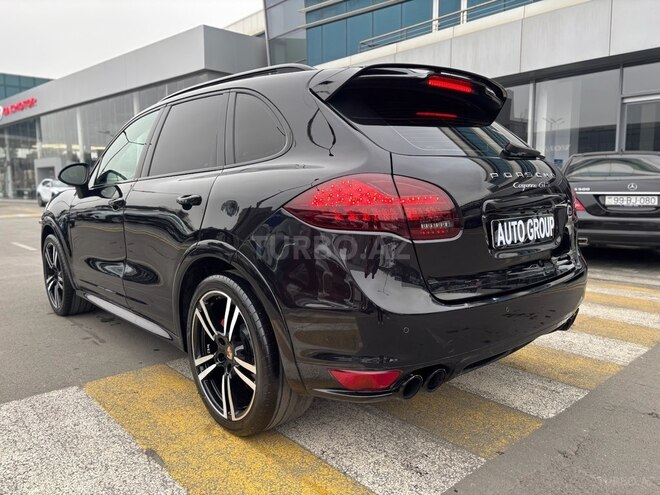 Porsche Cayenne GTS-8