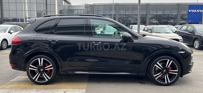 Porsche Cayenne GTS-11