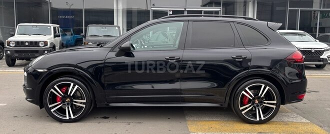 Porsche Cayenne GTS-12