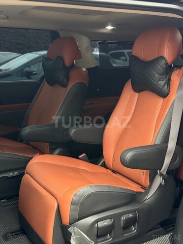 Kia Carnival-19