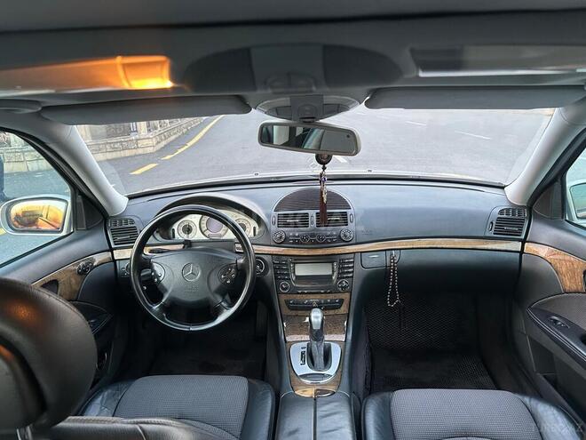 Mercedes E 240 2004, 291,576 km - 2.6 l - Bakı