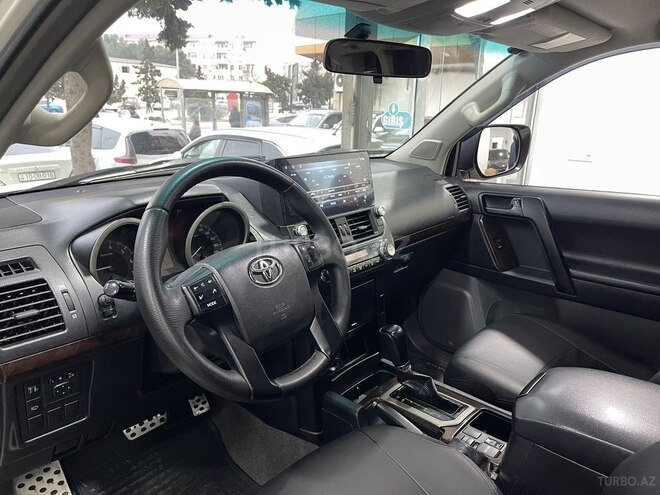 Toyota Land Cruiser Prado-11