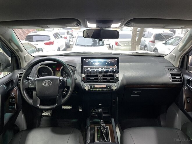 Toyota Land Cruiser Prado-12