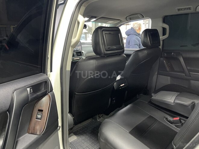 Toyota Land Cruiser Prado-13