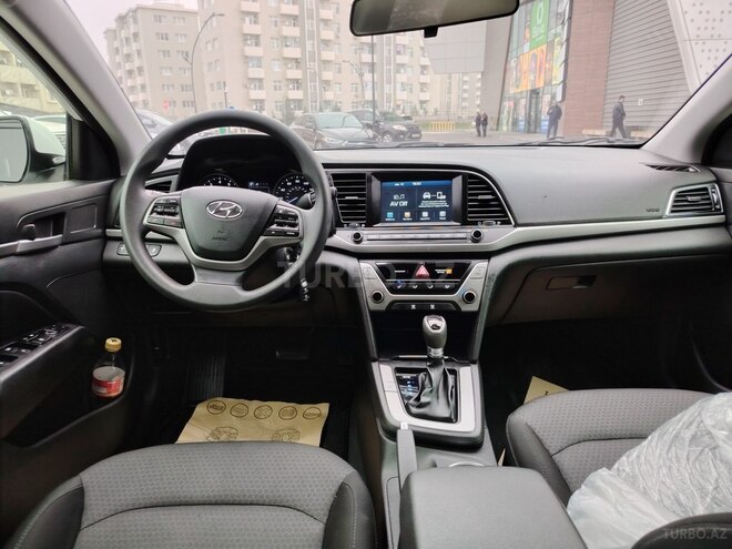 Hyundai Elantra 2018, 75,639 km - 2.0 л - 