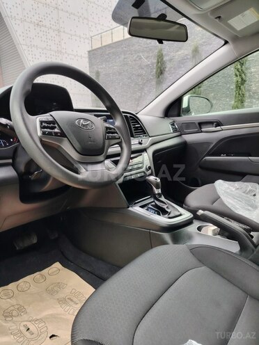 Hyundai Elantra 2018, 75,639 km - 2.0 л - 