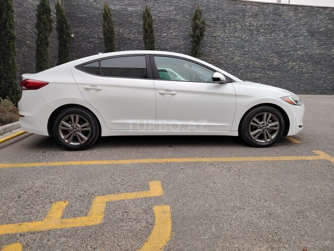 Hyundai Elantra 2018, 75,639 km - 2.0 л - 