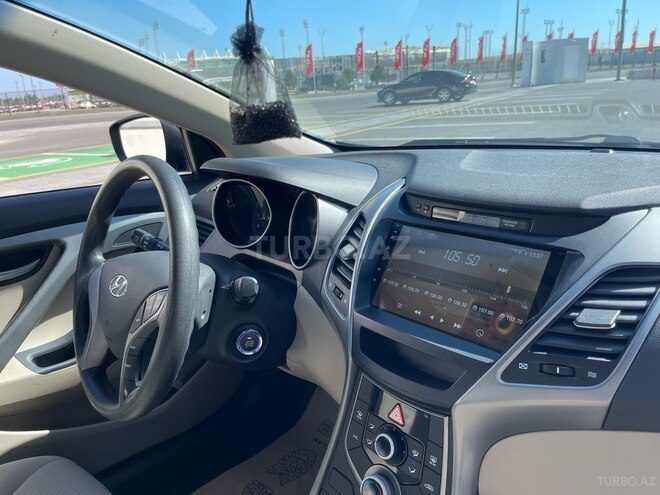 Hyundai Elantra-6