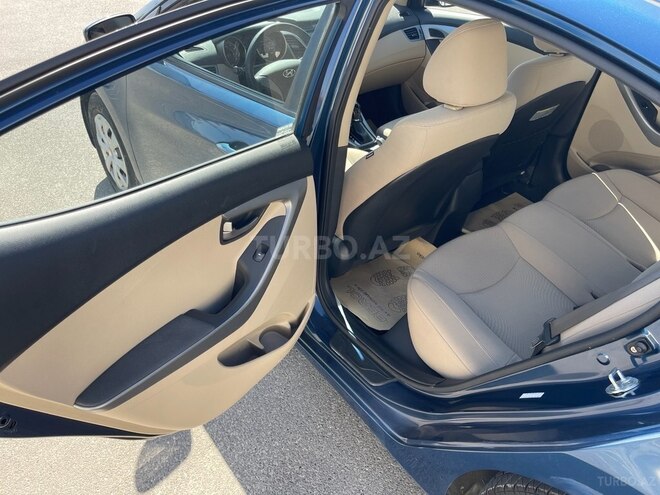 Hyundai Elantra-9