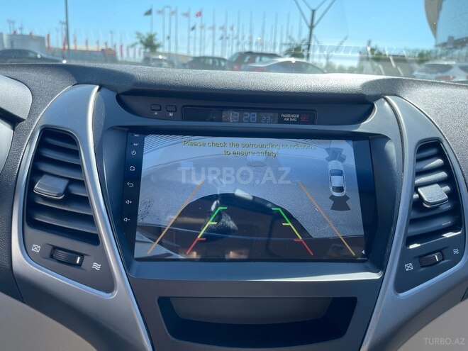 Hyundai Elantra-14