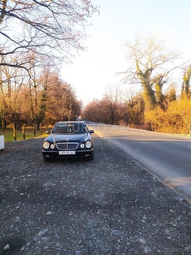 Mercedes E 280 1999, 398,000 km - 2.8 l - Bakı