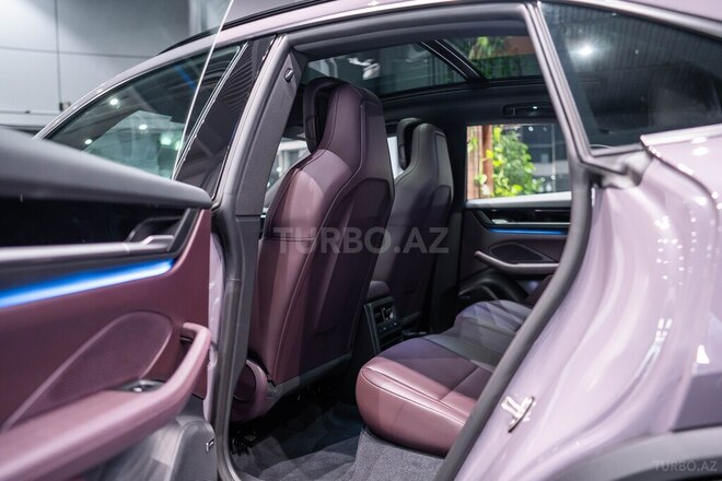 Porsche Macan-12