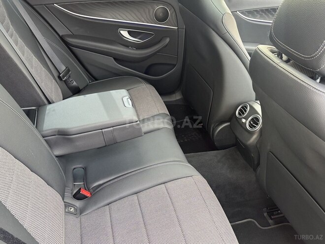 Mercedes E 300 e-11
