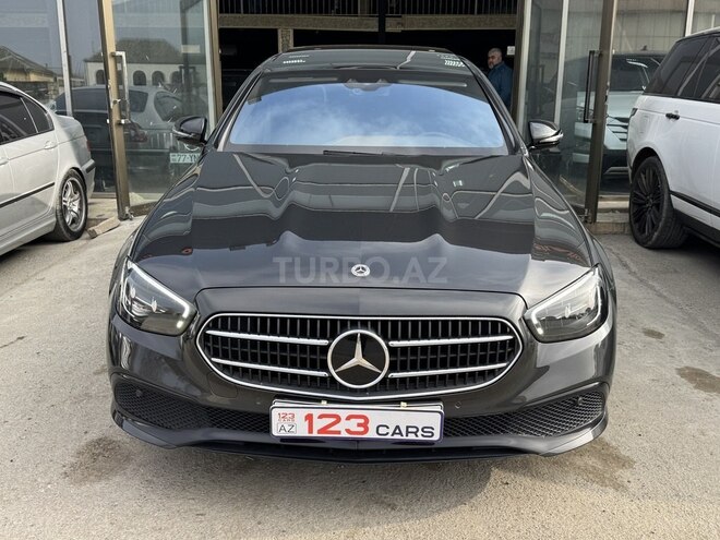 Mercedes E 300 e-1