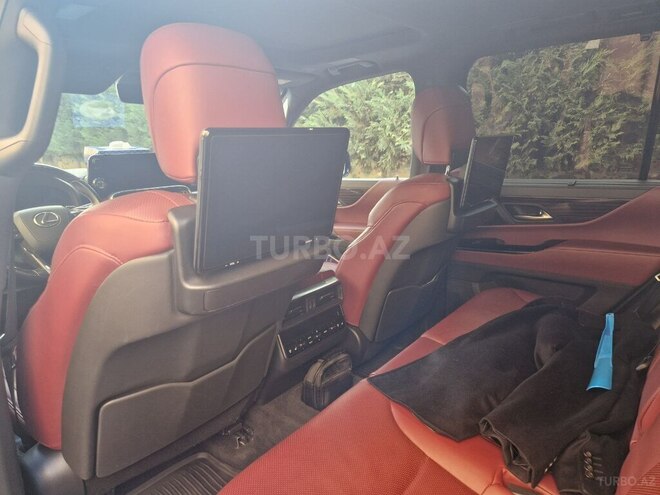 Lexus LX 500d-12
