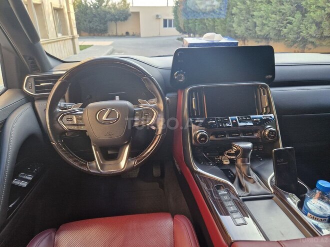 Lexus LX 500d-13