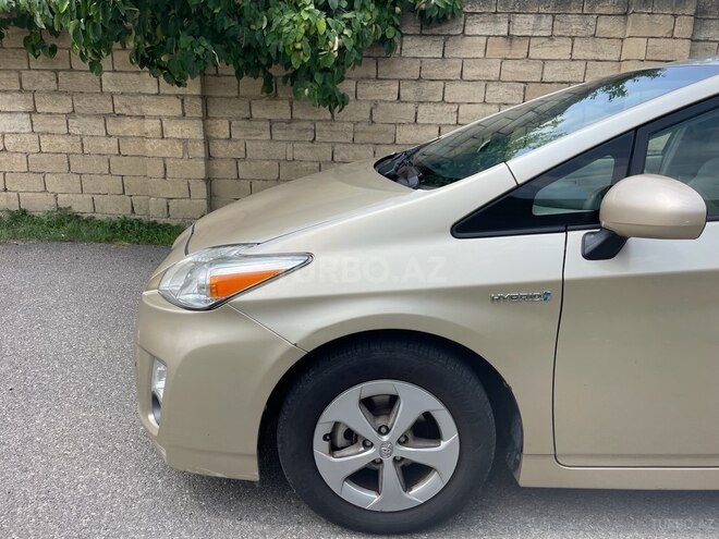 Toyota Prius-13