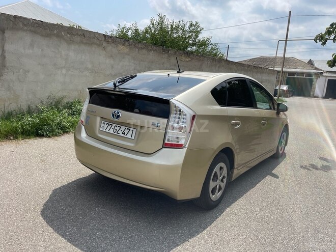 Toyota Prius-11