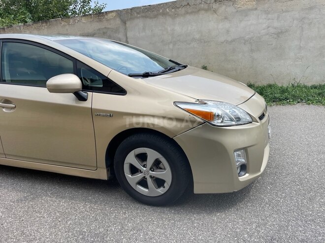 Toyota Prius-12