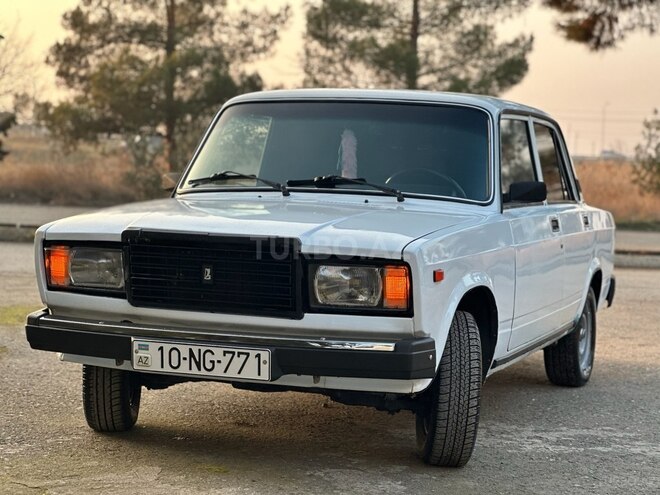 LADA (VAZ) 2107 2004, 25,600 km - 1.6 l - Salyan
