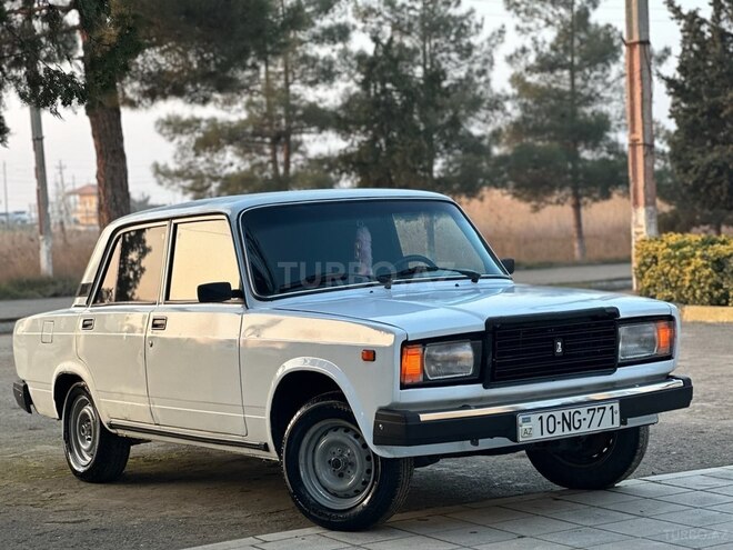 LADA (VAZ) 2107 2004, 25,600 km - 1.6 l - Salyan