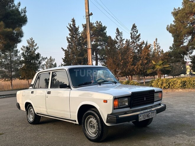 LADA (VAZ) 2107 2004, 25,600 km - 1.6 l - Salyan