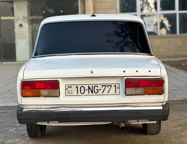 LADA (VAZ) 2107 2004, 25,600 km - 1.6 l - Salyan