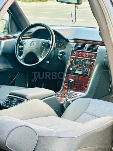 Mercedes E 240 2001, 350,000 km - 2.4 л - Bakı