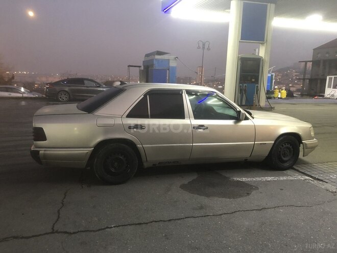 Mercedes E 250 1993, 453,894 km - 2.5 л - Bakı