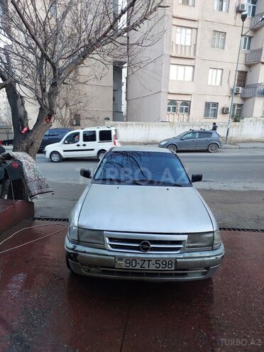 Opel Astra 1993, 425,000 km - 1.6 l - Bakı