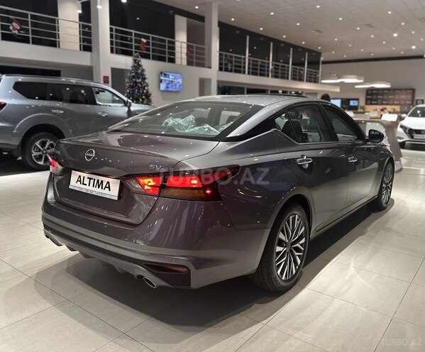 Nissan Altima-4
