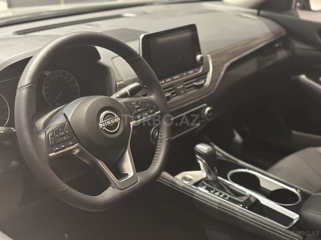 Nissan Altima-8