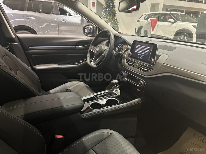 Nissan Altima-10