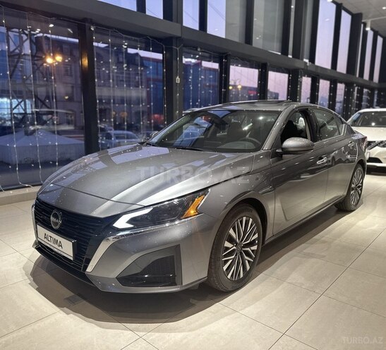 Nissan Altima-1