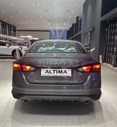 Nissan Altima-5