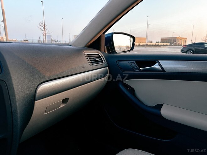 Volkswagen Jetta-11