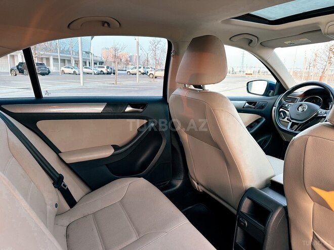 Volkswagen Jetta-13