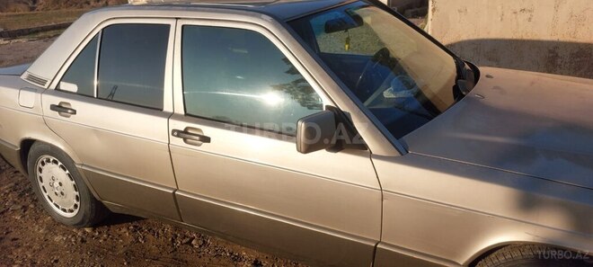 Mercedes 190 1991, 380,000 km - 2.0 l - Sabirabad