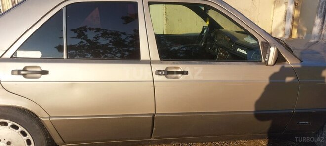 Mercedes 190 1991, 380,000 km - 2.0 l - Sabirabad