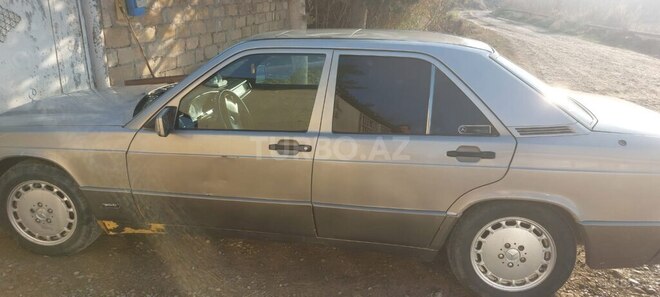 Mercedes 190 1991, 380,000 km - 2.0 l - Sabirabad