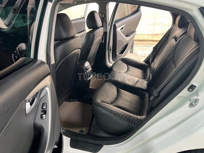Hyundai Elantra 2015, 104,200 km - 1.8 л - Şabran