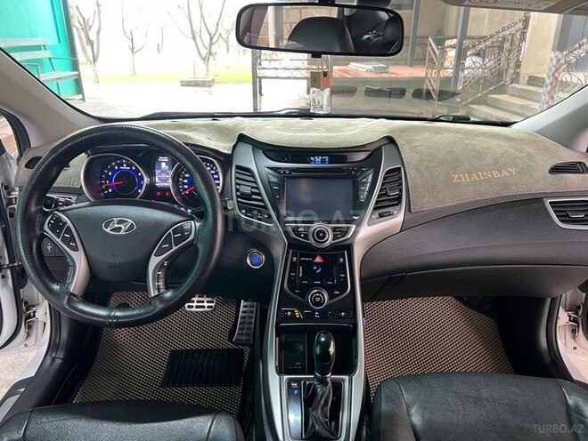Hyundai Elantra 2015, 104,200 km - 1.8 л - Şabran