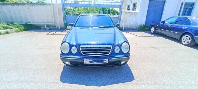 Mercedes E 280 1999, 300,000 km - 2.8 l - Quba