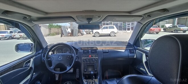 Mercedes E 280 1999, 300,000 km - 2.8 l - Quba